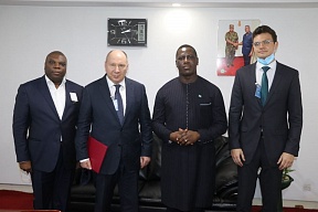 S.E.M. Vadim RAZUMOVSKIY a rencontré David John FRANCIS, Ministre en chef de Sierra Léone S.E.M. Vadim RAZUMOVSKIY a rencontré David John FRANCIS, Ministre en chef de Sierra Léone