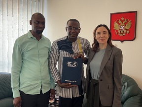 The employees of the Russian Embassy in Conakry met with representatives of the NGO «Future Team Guinea»