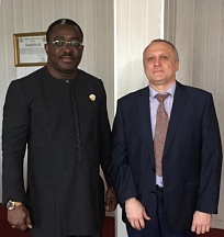 Sur la rencontre du Ministre-Conseiller de l'Ambassade O.V.Petrenko avec Président de la Commission électorale nationale indépendante de Guinée Sur la rencontre du Ministre-Conseiller de l'Ambassade O.V.Petrenko avec Président de la Commission électorale nationale indépendante de Guinée