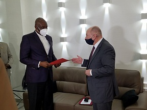 S.E.M. Vadim RAZUMOVSKIY a rencontré M. Amadou Damaro CAMARA, Président de l'Assemblée nationale de Guinée