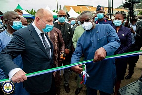 S.E.M. Vadim RAZUMOVSKIY a participé à la cérémonie de remise de 50 camions benne de fabrication russe à la Sierra Leone